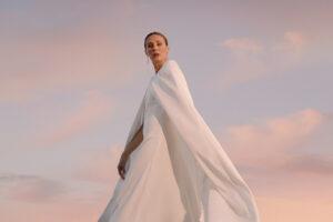 Lorena Formoso Braut Cape minimalistisches Brautkleid Cape